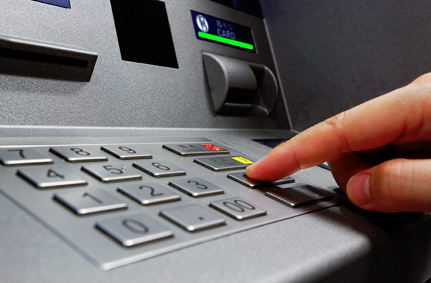 Εξαπάτηση με «λεία» 3.000 ευρώ από τραπεζικό λογαριασμό