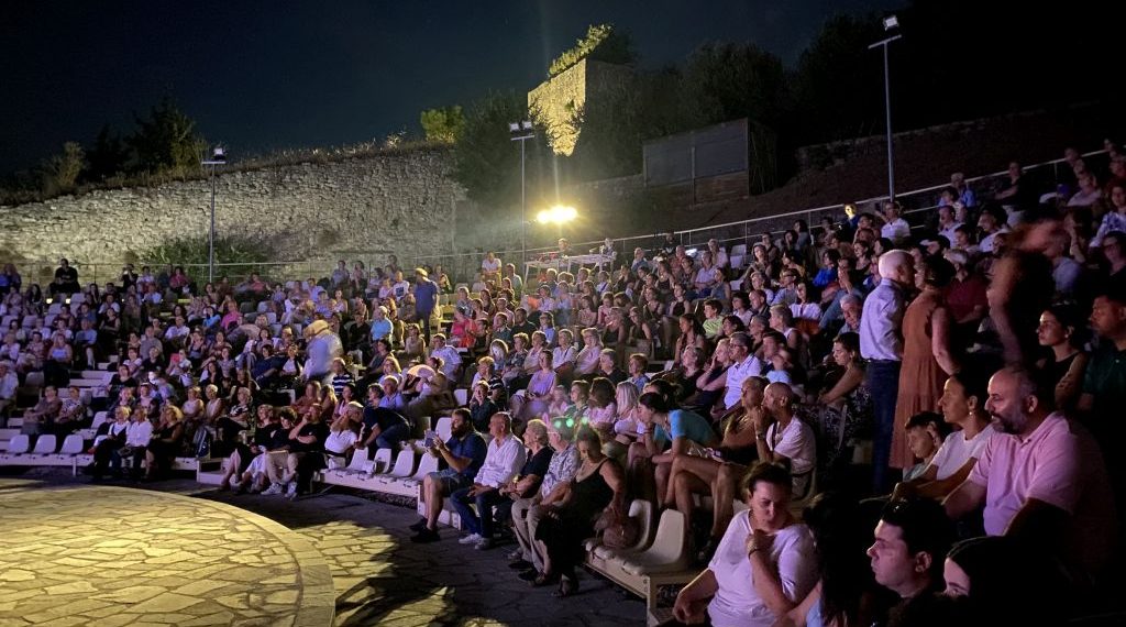 «Ένα φεγγάρι για την Έλλη» στα Τρίκαλα