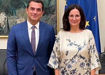 Συνάντηση του Κώστα Σκρέκα με την Πρέσβη της Σλοβενίας