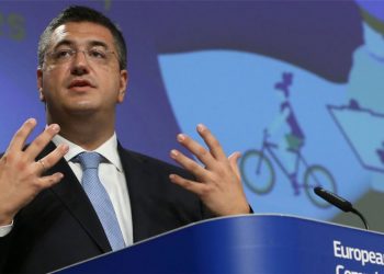 Το χαρτοφυλάκιο Μεταφορών και Τουρισμού στον Απόστολο Τζιτζικώστα