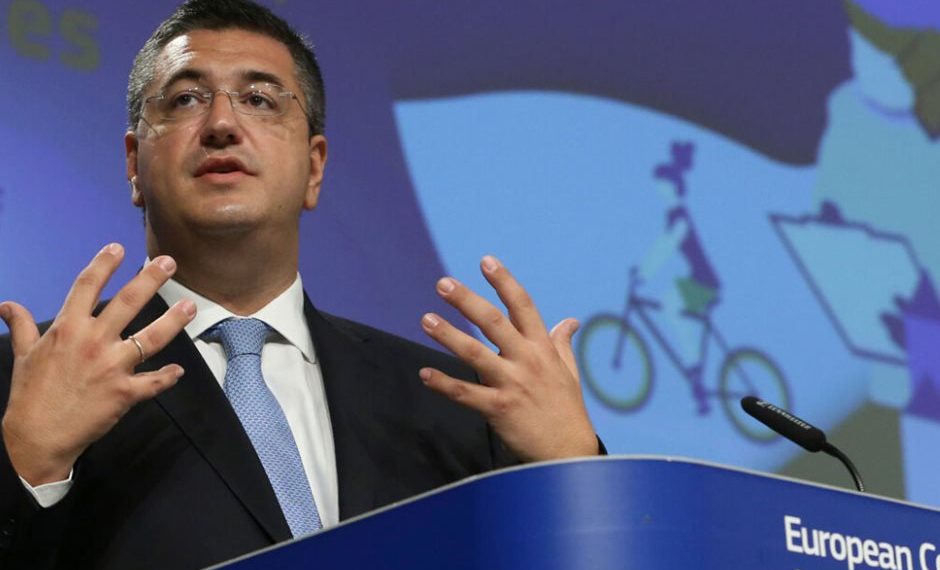 Το χαρτοφυλάκιο Μεταφορών και Τουρισμού στον Απόστολο Τζιτζικώστα