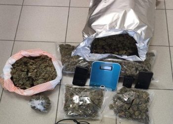 Χειροπέδες σε γυναίκα έμπορο ναρκωτικών