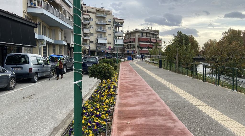 Επιτάχυνση για τον εορταστικό στολισμό των Τρικάλων