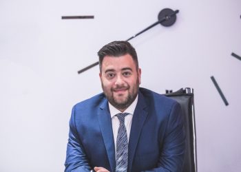 ΔΗΜΑΡΧΕΙΟ Α.Ε. : Ειδικός συνεργάτης Δημάρχου, μελετητής, επιβλέπων και εμπλεκόμενος σε εργολαβίες;