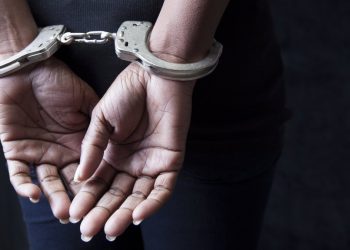 Χειροπέδες σε Αλλοδαπή για απάτη
