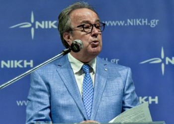 Παραιτήθηκε και παρέδωσε την έδρα Γιώργος Αποστολάκης