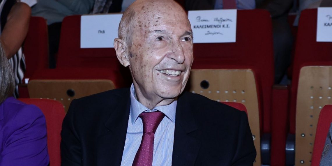 «Έφυγε» ο πρώην Πρωθυπουργός Κώστας Σημίτης