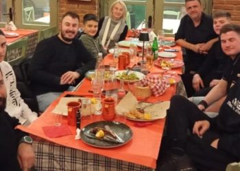Στα «Μεζεδοκαμώματα» για την κοπή πρωτοχρονιάτικης πίτας