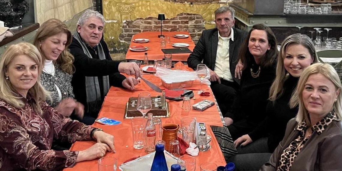 Από την σχολική έδρα στα… «Μεζεδοκαμώματα»