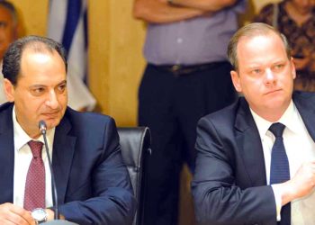 Προ των πυλών της Βουλής η δικογραφία για Σπίρτζη και Καραμανλή