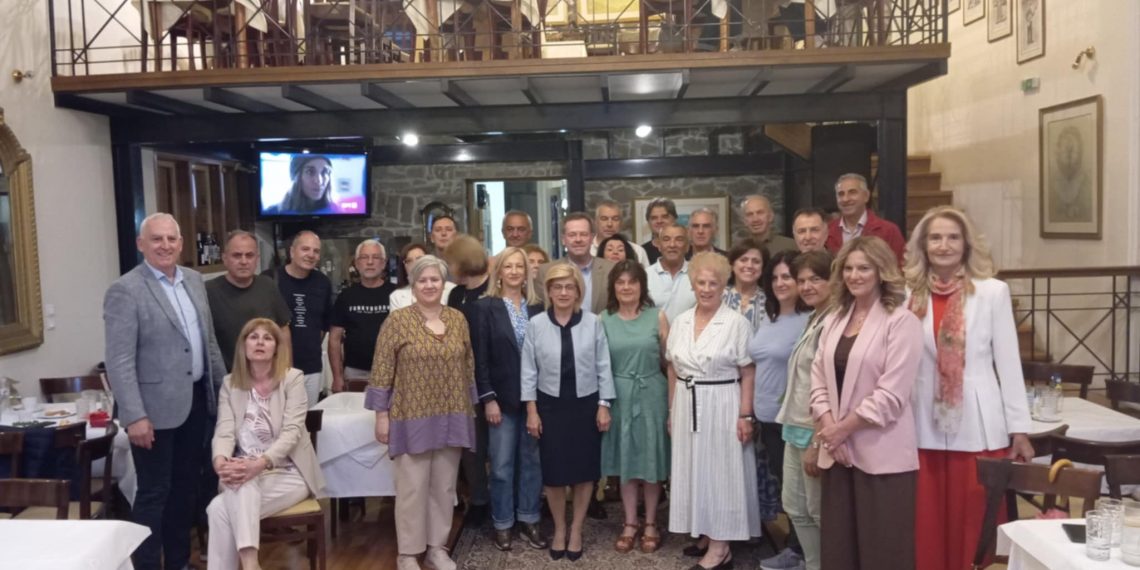 Απόδοση τιμής σε Εκπαιδευτικούς της Α/Βάθμιας Εκπαίδευσης Τρικάλων