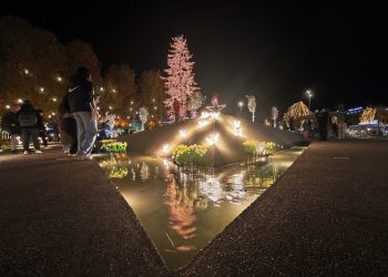 Πήραν εορταστική μορφή τα Τρίκαλα