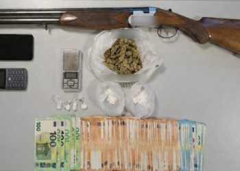 Χειροπέδες σε υπόθεση διακίνησης κοκαΐνης