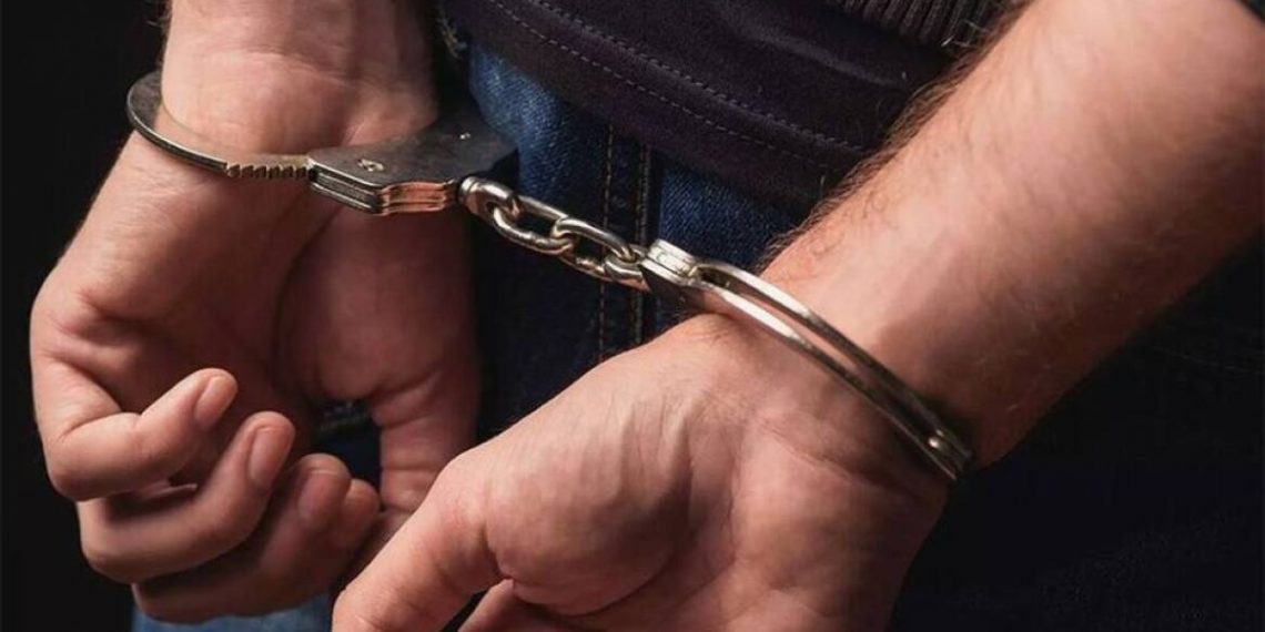 Χειροπέδες και τσουχτερό πρόστιμο